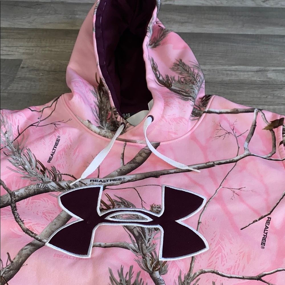 💛 Under Armour Pink and Maroon Camouflage Realtree Hoodie - Picture 3 of 4